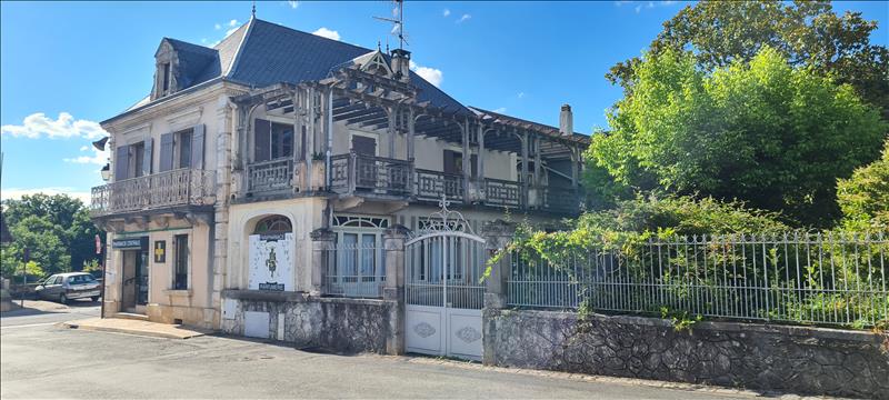 Vente Immeuble THENON - 8 pièces -  422 m² - (24210)
