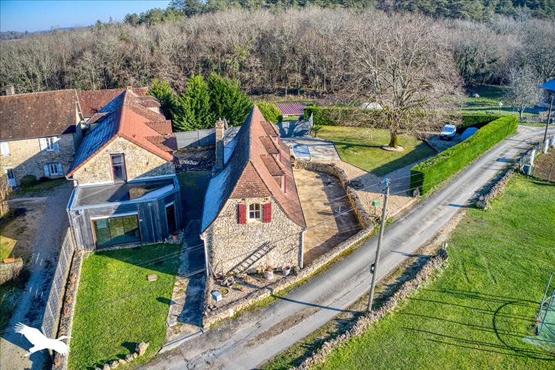 Vente Maison ST LEON SUR VEZERE - 8 pièces -196 m² - (24290)