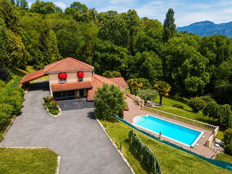Vente Maison VOUREY - 5 pièces -214 m² - (38210)