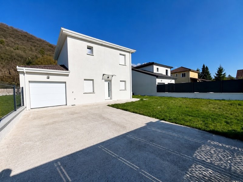 Maison 6 pièces 105 m² · à Montagnieu · 105 m² · 299 000 €