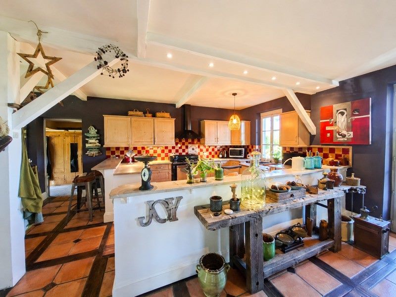 Vente Maison YENNE - 8 pièces -277 m² - (73170)