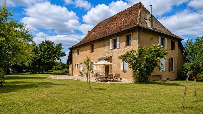 Maison 8 pièces 209 m² · à Le Pont-de-Beauvoisin · 209 m² · 312 000 €