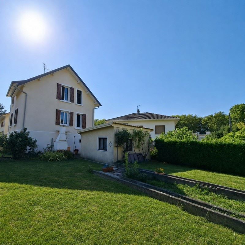 Maison 10 pièces 273 m² · à Chambéry · 273 m² · 450 000 €
