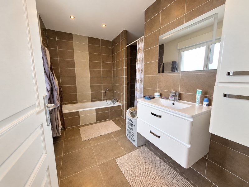 Vente Maison Chavanoz - 5 pièces -120 m² - (38230)