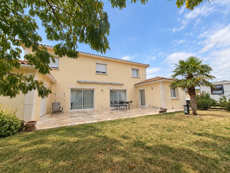 Maison 5 pièces 202 m² · à Colombier-Saugnieu · 202 m² · 585 000 €