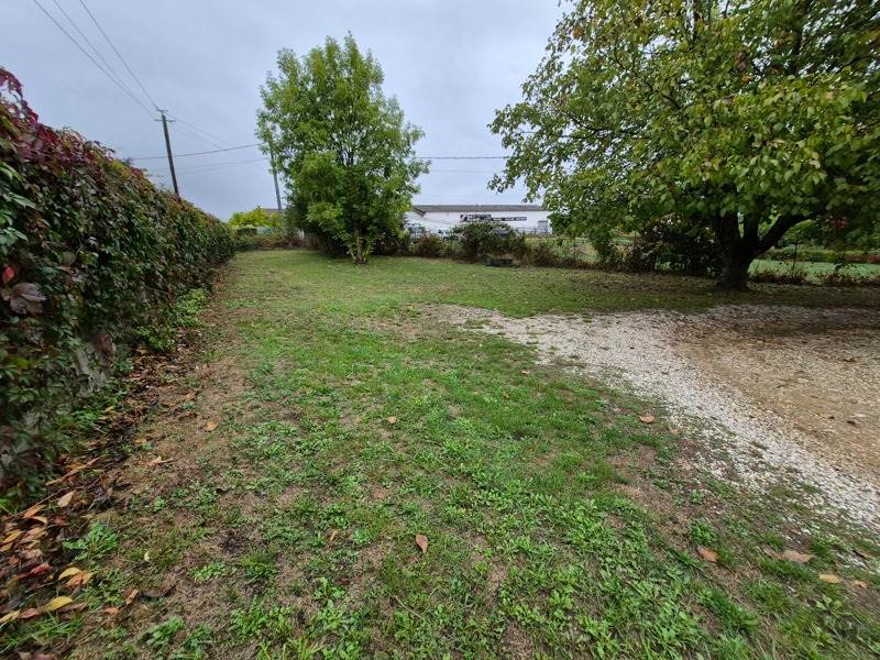 Terrain 1300 m² · à La Chapelle-de-la-Tour · 89 000 €