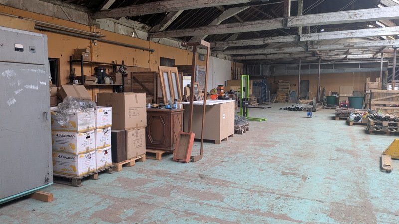 Vente Local commercial ST GENIX LES VILLAGES - -  770 m² - (73240)