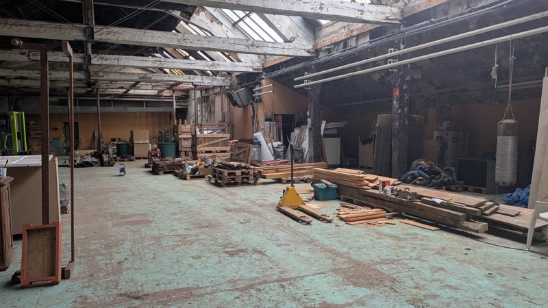 Vente Local commercial ST GENIX LES VILLAGES - -  770 m² - (73240)