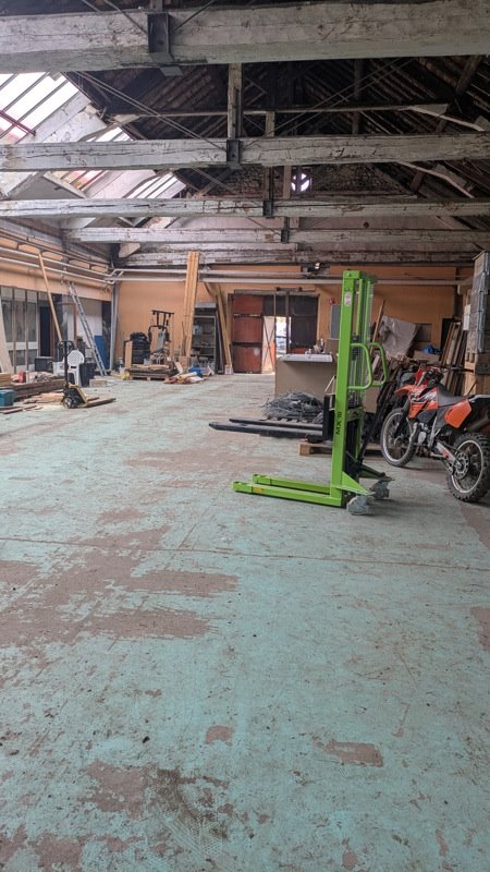 Vente Local commercial ST GENIX LES VILLAGES - -  770 m² - (73240)