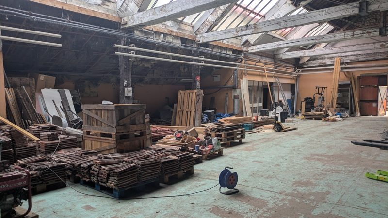 Vente Local commercial ST GENIX LES VILLAGES - -  770 m² - (73240)