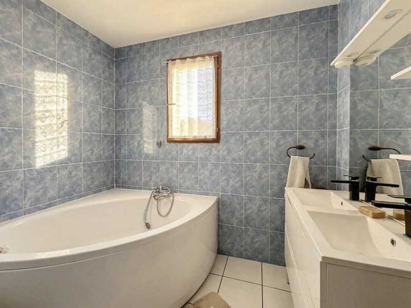 Vente Maison CHAMBERY - 7 pièces -149 m² - (73000)