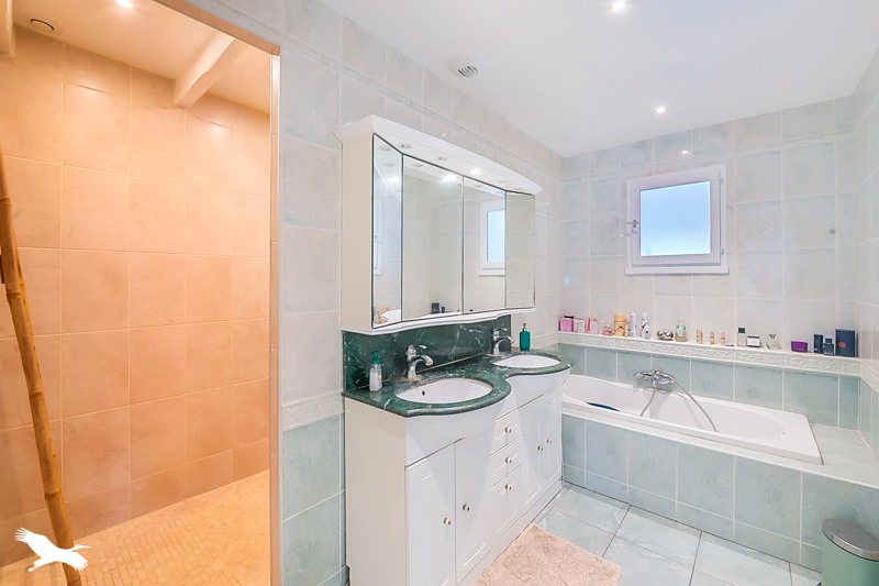Vente Maison LE PIAN MEDOC - 5 pièces -152 m² - (33290)