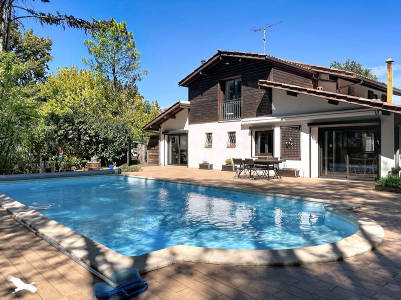 Maison 6 pièces 172 m² · à Le Pian-Médoc · 172 m² · 495 000 €