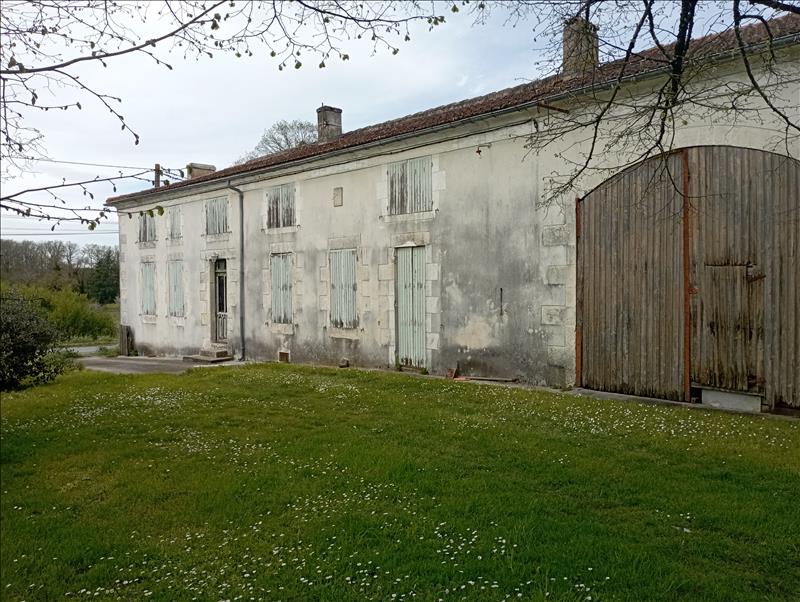 Vente Maison JONZAC - 6 pièces -207 m² - (17500)