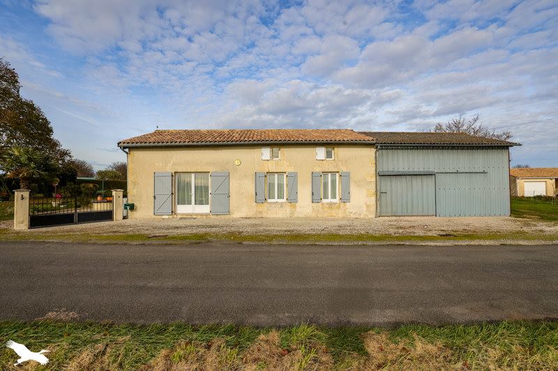 Vente Maison FONTAINES D OZILLAC - 5 pièces -141 m² - (17500)