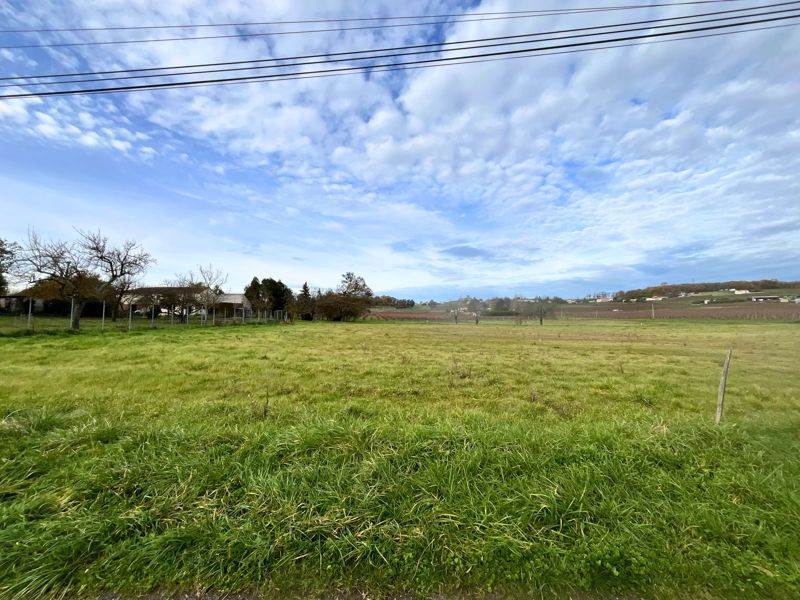 Terrain 2372 m²