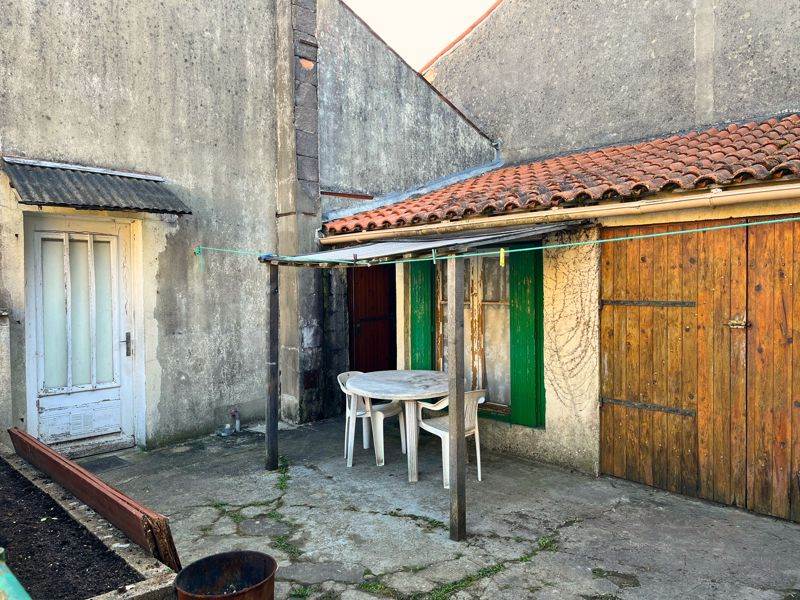 Vente Maison ST GERMAIN DE LUSIGNAN - 4 pièces -70 m² - (17500)
