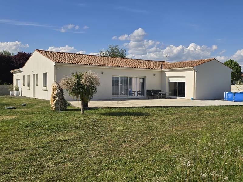 Vente Maison ST GERMAIN DE LUSIGNAN - 8 pièces -205 m² - (17500)