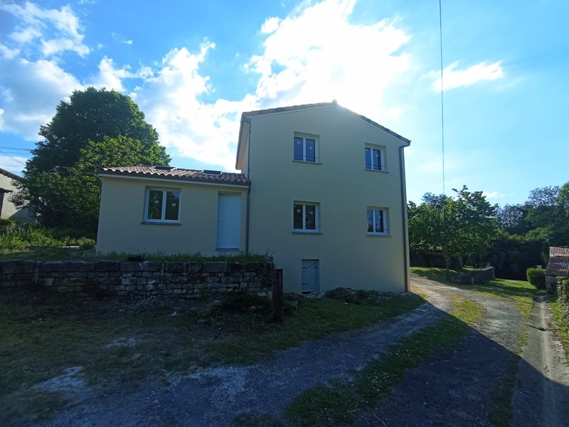 Vente Maison ST GEORGES ANTIGNAC - 5 pièces -135 m² - (17240)