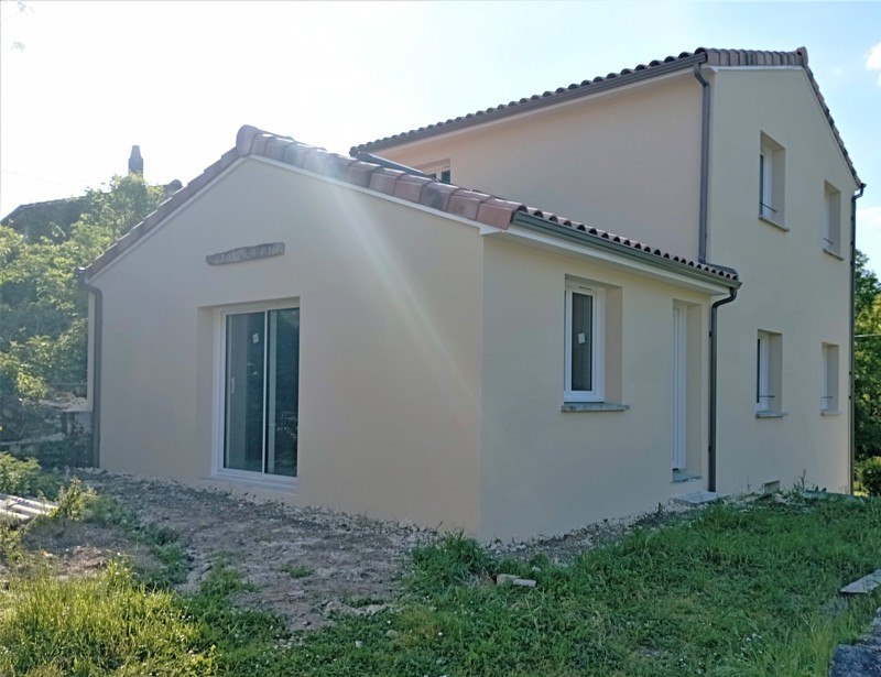 Vente Maison ST GEORGES ANTIGNAC - 5 pièces -135 m² - (17240)