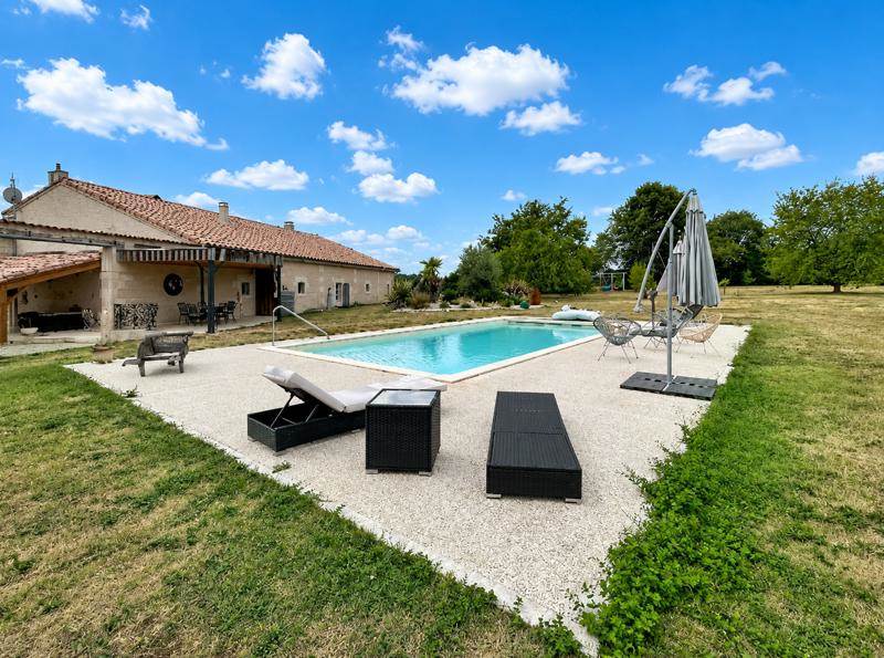 Vente Maison MORTIERS - 8 pièces -369 m² - (17500)