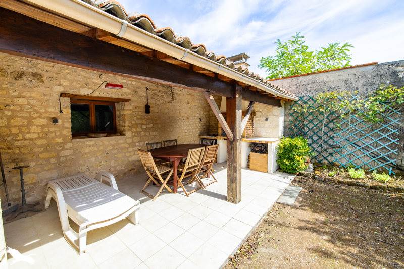 Vente Maison Jonzac - 9 pièces -270 m² - (17500)