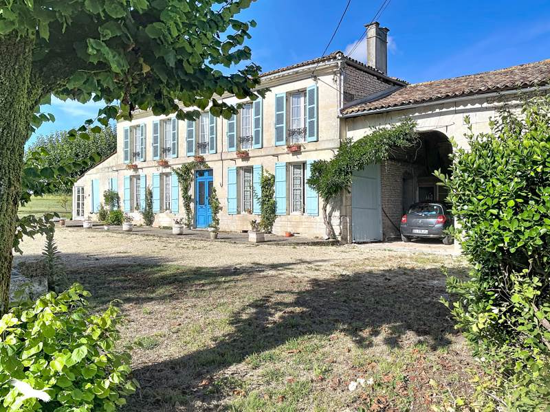 Maison 11 pièces 347 m² · à Léoville · 347 m² · 254 880 €