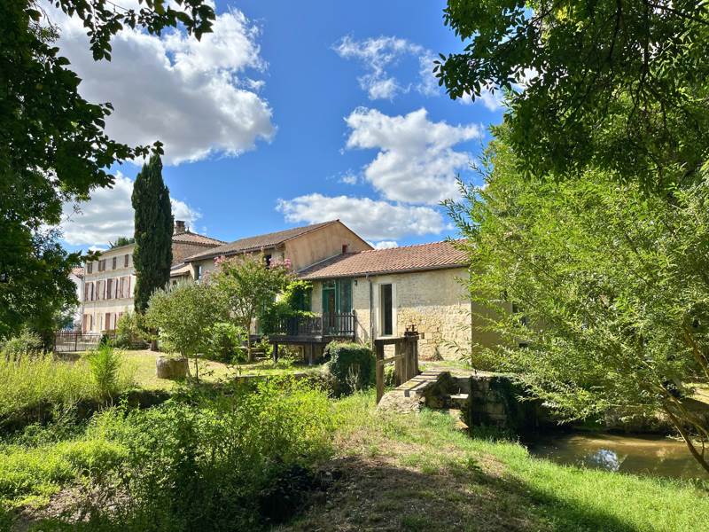 Vente Maison MOSNAC - 6 pièces -208 m² - (17240)