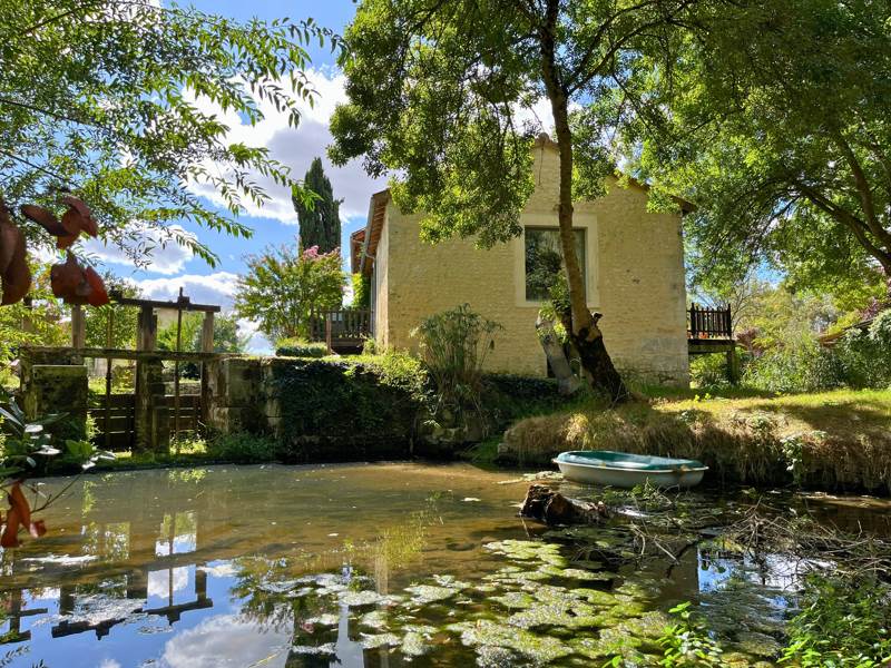 Vente Maison MOSNAC - 6 pièces -208 m² - (17240)