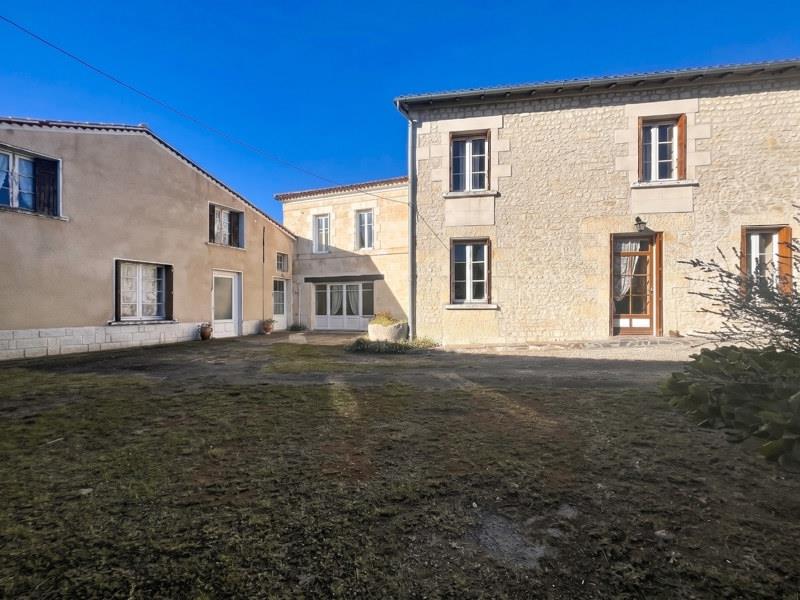 Maison 12 pièces 300 m² · à Saint-Georges-Antignac · 300 m² · 194 376 €