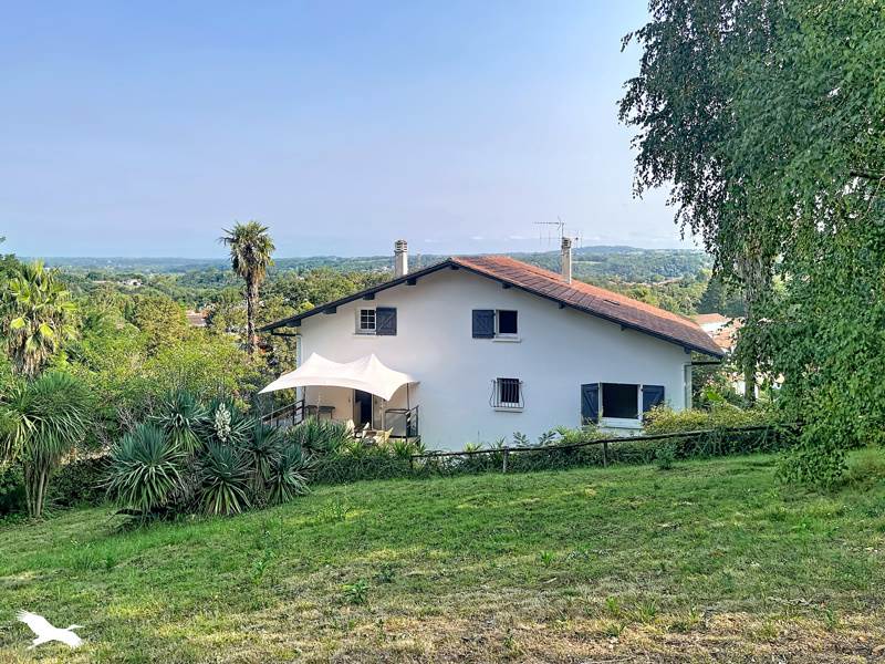 Vente Maison CAMBO LES BAINS - 9 pièces -260 m² - (64250)