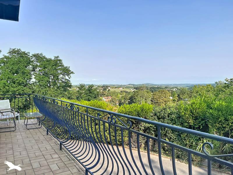 Vente Maison CAMBO LES BAINS - 9 pièces -260 m² - (64250)