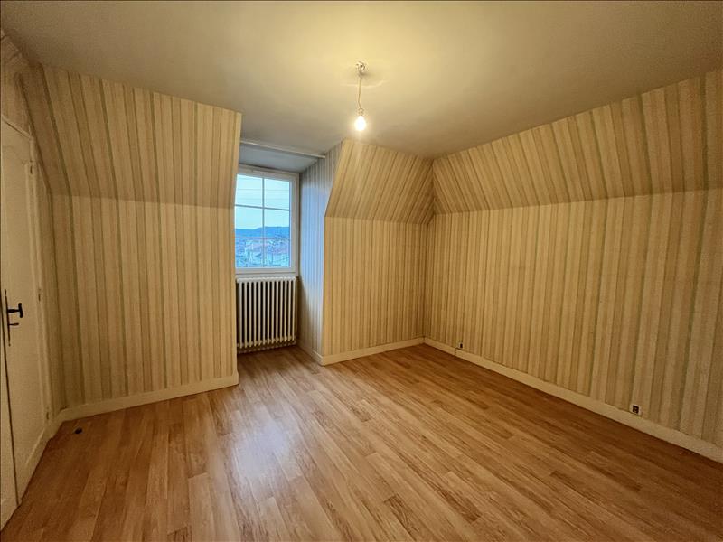 Vente Maison TERRASSON LAVILLEDIEU - 5 pièces -136 m² - (24120)