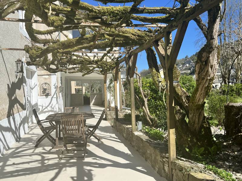 Vente Maison TERRASSON LAVILLEDIEU - 9 pièces -236 m² - (24120)