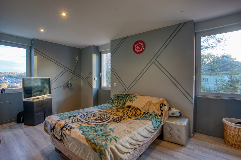 Vente Maison TERRASSON LAVILLEDIEU - 4 pièces -152 m² - (24120)