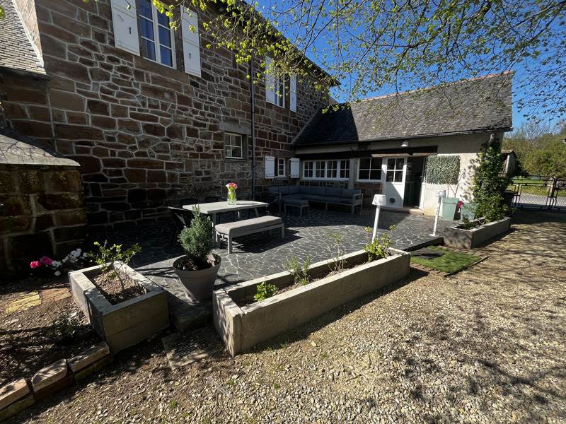 Vente Maison ST PANTALEON DE LARCHE - 6 pièces -138 m² - (19600)
