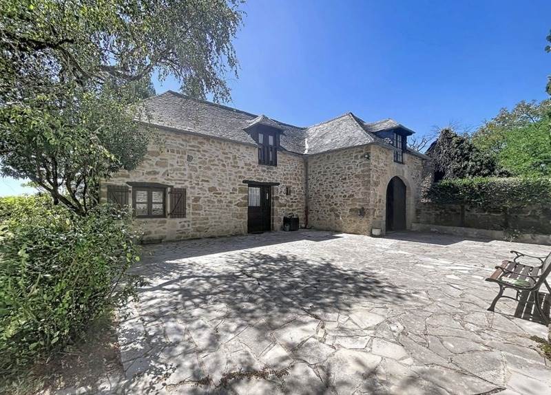 Vente Maison TERRASSON LAVILLEDIEU - 8 pièces -257 m² - (24120)