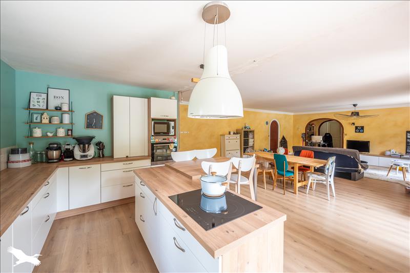 Vente Maison ST MORILLON - 6 pièces -163 m² - (33650)