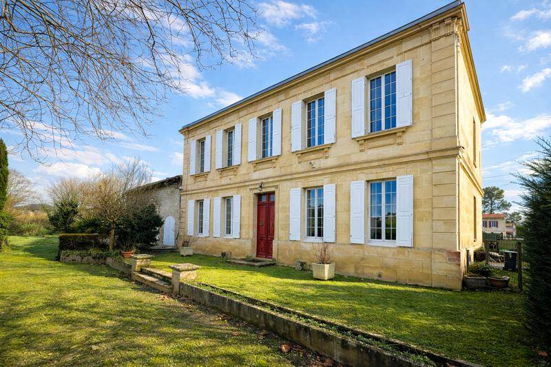 Vente Maison ST SELVE - 7 pièces -270 m² - (33650)