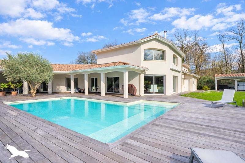 Vente Maison ST MORILLON - 8 pièces -300 m² - (33650)