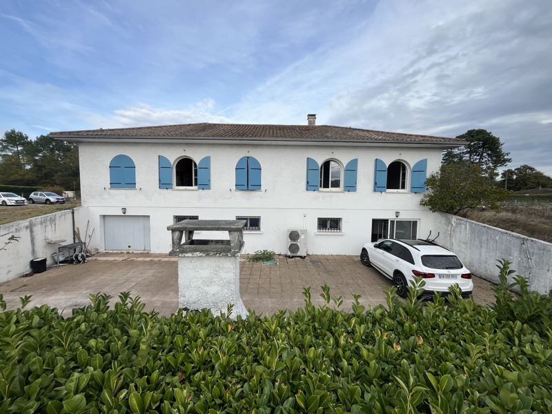 Vente Maison Saint-Morillon - 6 pièces -257 m² - (33650)