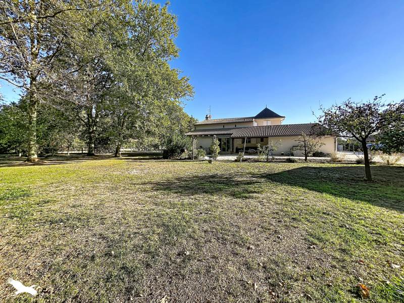 Vente Maison La Brède - 8 pièces -184 m² - (33650)