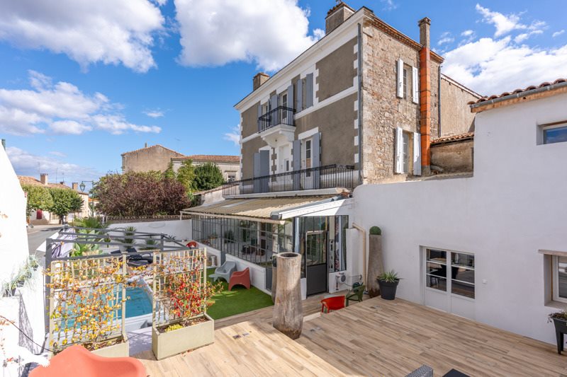 Maison 9 pièces 213 m² · à Sainte-Bazeille · 213 m² · 349 999 €