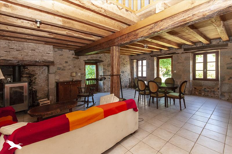 Vente Maison BUSSEROLLES - 4 pièces -205 m² - (24360)