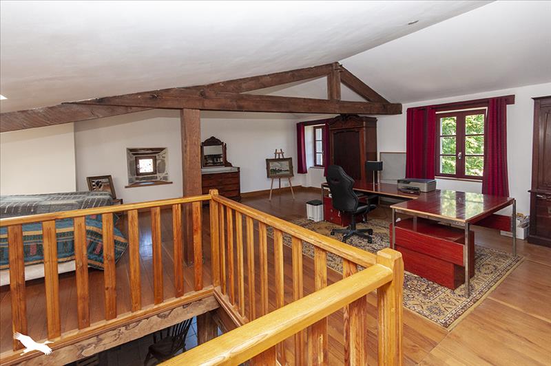 Vente Maison BUSSEROLLES - 4 pièces -205 m² - (24360)