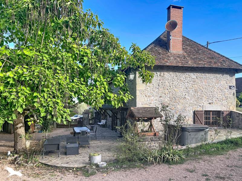 Vente Maison ABJAT SUR BANDIAT - 10 pièces -177 m² - (24300)