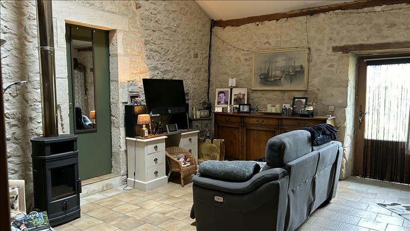 Vente Maison VARAIGNES - 18 pièces -587 m² - (24360)