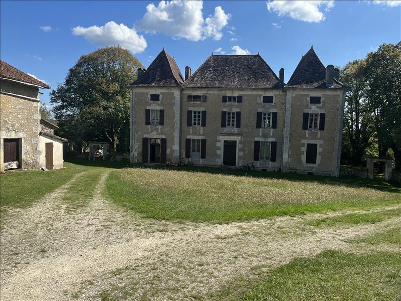 Vente Maison VARAIGNES - 18 pièces -587 m² - (24360)