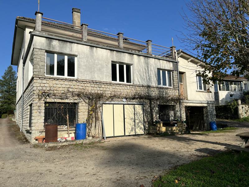 Vente Maison BUSSEROLLES - 4 pièces -324 m² - (24360)