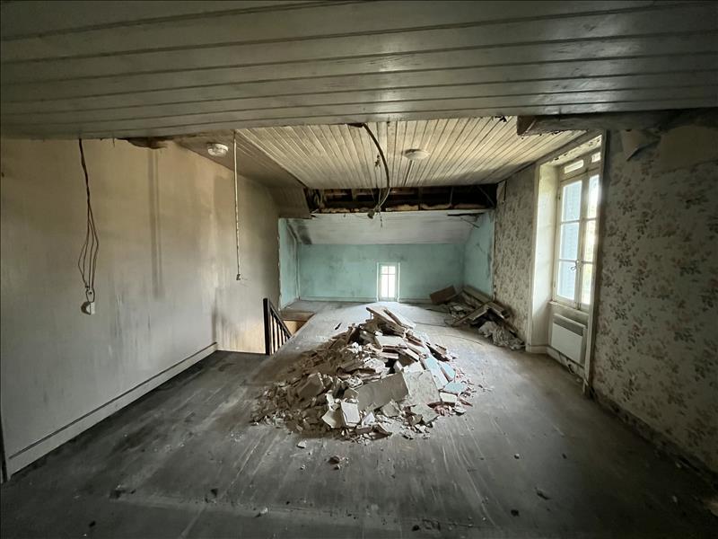 Vente Maison BUSSEROLLES - 2 pièces -75 m² - (24360)